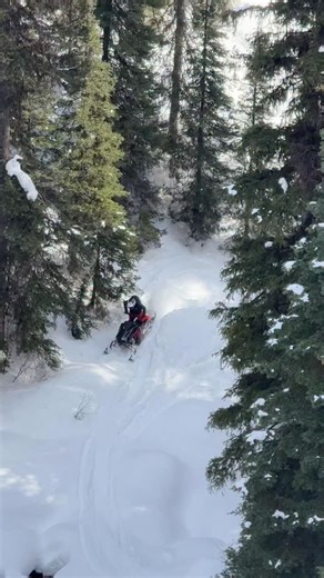 Commuter chute last March on a 146 9R. No better way to get warmed up for the day 🤘🤘 @polarissnow | Caleb Kesterke
