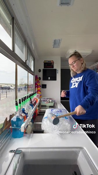 Relaxing ASMR Shaved Ice Business: Ice Scooping Sounds