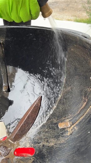 604K views · 8.6K reactions | Making a GRIMY BBQ Look Like New #bbqcleaning #outdoorcleaning #cleaningtips #tipsforcleaning | Clean That Up | Facebook