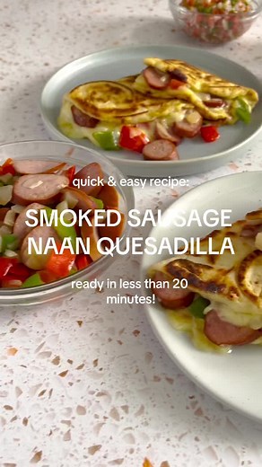 🔥🍽 Turn up the heat this summer with Maple Leaf® Natural Original Smoked Sausage Naan Quesadillas! Easy, delicious, and a hit with the whole family. Ingredients: 4 Maple Leaf® Natural Original Smoked Sausage, Sliced 1⁄2 medium Yellow Onion, diced 1 cup Red peppers, diced 1 cup Green peppers, diced 4 cups Mozzarella, shredded 8 Naan, cooked 1 tbsp olive oil 1 Jalapeno, sliced (optional) 🔥🍽 Faites monter la température cet été avec nos Quesadillas Naan au Saucisson fumé naturel original Maple