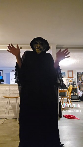 Dan Vitale (@dan.vitale1)’s videos with Pamela Pupkin's Halloween Workout - Laura Clery