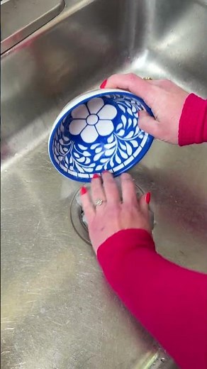 Easy way to clean your garbage disposal! 💁‍♀️ #springcleaning #cleaningtips #hometips