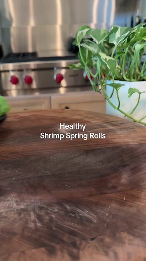 Healthy shrimp spring rolls✨ For the Rolls:▪️12 Large Shrimp, peeled and deveined▪️1/2 a Carrot, sliced in thin strips▪️1/2 a Cucumber, sliced in thin strips▪️8 Butter Lettuce or Romaine Leaves▪️2 Cups Bean Sprouts▪️1 Avocado, sliced▪️1/4 Cup Basil Leaves▪️1/4 Cup Mint Leaves▪️2 Scallions, sliced in thin strips▪️8 Sheets Rice Paper▪️ For the Peanut Sauce (or sub sweet chili sauce):▪️1 tsp Oil▪️2 Cloves Garlic, minced▪️1/2 Cup Water▪️1/4 Cup Hoisin Sauce▪️3 Tbsp Natural Smooth Peanut Butter▪️1 ts