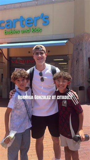 Meeting a chivas/mexico player!! Crazy because he was just on the pitch against England⚽️🏟️@Hormiga Gonzalez @Selección Nacional @Chivas #fypシ #worldcupplayer #mexico🇲🇽 #mexicovsengland #worldcup