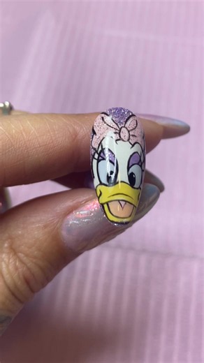 Un camino largo con bonitos resultados: uñas estilo Daisy