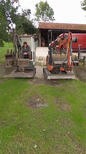 „Die Beet-Brüder“ Claus, Luis und Ralf eilen Matthias und Lea zur Hilfe 🪏 Das Paar hat den Garten der Eltern übernommen, sie wollen ihn aber anders nutzen: Statt groß angelegter Blumenfläche möchten sie schön angelegte Sitzflächen für sich und ihre Freunde. Zeit für Spaß bleibt aber auch auf dieser Baustelle nicht aus 🤣 Die neue Folge seht ihr am Sonntag um 18:10 Uhr bei VOX oder bereits jetzt auf RTL 🌱 #VOX #DieBeetBrüder #Garten #Umbau #RTLPlus | VOX