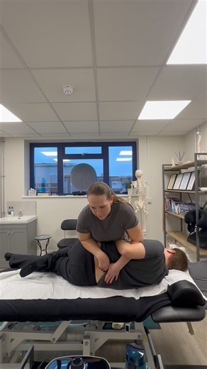 VOLUME UP 🔊 This is without being mic’d up! 🎤 I’ve had so many people ask for this type of content so here you go! 😂 concentration face in full force here. These shown are not always appropriate for everyone, or if you simply don’t like it then there is so much more we can do to get you better 💚 **Please note this patient has been fully screened before these techniques. | Back 2 Body Osteopathy