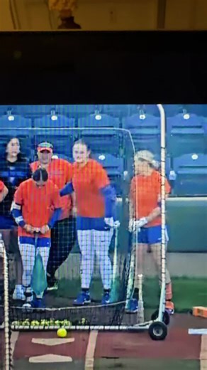 What’s a hitting individual without pretending to be Wii characters? #floridasoftball #ncaasoftball #wiisports #hitting @Chloe Evans✨