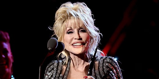 Dolly Parton, 76, Has 'Hall Of Fame' Legs On Stage In A Sparkly Dress