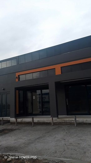 That Marondera is an attractive destination for investment and developing very fast is now a popular sentiment. CBD expansion continues on a piece of land that used to be the country club and golf course. Several structures are at different stages of completion including the one in video clip herewith, where contractors are putting final touches. This beautiful structure is behind the new service station for DA. Marondera, a great place to live, work and play! | Marondera City Updates