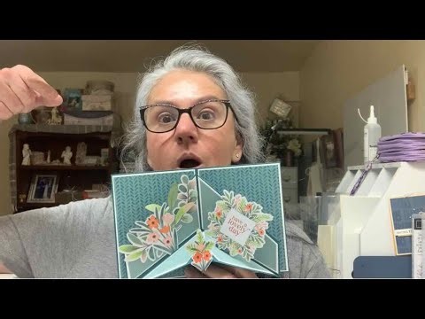 Triangular pop up card