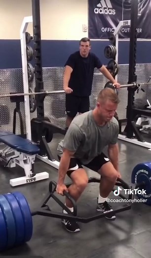 Replying to @cashntay by popular demand, here is a compilation of Christian McCaffery speed and strength training. As I mentioned in the previous video, McCaffery focuses on speed and a slightly different approach in the weight room that the norm. This video was sent to me by McCaffery’s trainer and good friend, Brian Kula #speed #sprints #apexpredators #speedtraining #speeddrills #weightroom #sprinttraining #christianmccaffrey #nfl