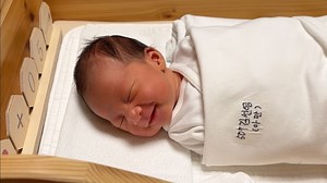 KIM SUNYOUNG on Instagram: "나의 세상이 되어버린 아만이, 내 딸, 한순간 한순간 너무 소중해"