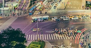 Timelapse People Walking On Pedestrian Crossing 库存影片视频（100% 免版税）1027047881 | Shutterstock