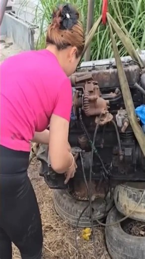 Everyone Said It Was Impossible — This Girl Restored the Entire Car Engine