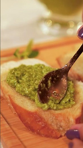 Aprenda um molho pesto com reaproveitamento de talos de verdura e queijo Montanhês Canto de Minas