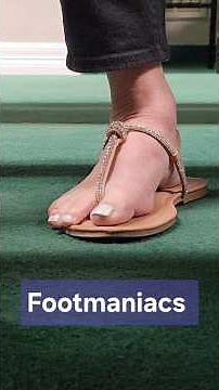 Candid Feet Toe Wiggle Close