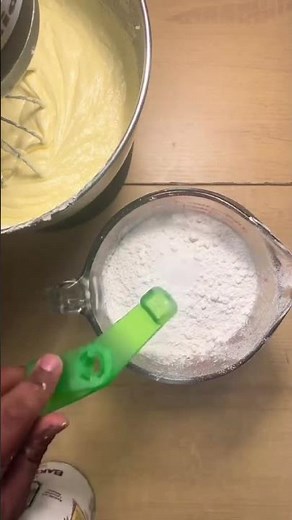 Soft, Zesty, Moist: The ULTIMATE Lemon Pound Cake Recipe 💛🍋