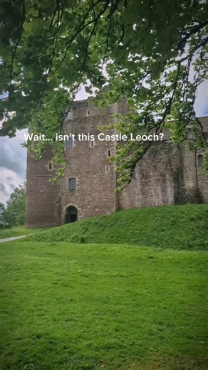 This one castle has starred in three legendary shows… Outlander fans, you’ll recognize it as Castle Leoch. Game of Thrones? Yes. this was Winterfell in Episode 1. But there’s a third cult classic filmed here… one that involves knights, quests, and coconuts. Welcome to Doune Castle, a 14th-century fortress built for Robert Stewart, Duke of Albany. It’s one of the best-preserved medieval castles in Scotland, and clearly, Hollywood noticed. From epic battles to royal drama, this place has seen it a
