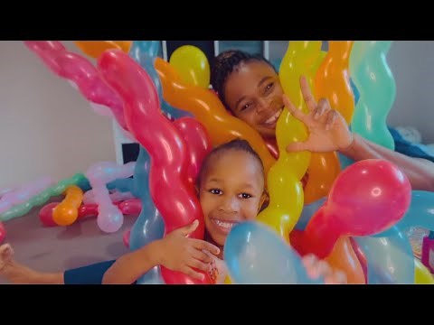 40 Twisted Coloured Balloons