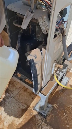 28 reactions · 5 comments | The compressor has overheated, they are pouring water to cool it down.❄️瀞,, #acservice #DIYRepair #coolingsystem #indoorac #airconditioner #lifehacks #trending #actechnician #acinstallation #hvac #TechnicalTips #HomeCooling #ACInstallation #DIYRepair #coolingsystem #indoorac #airconditioner #lifehacks #HomeCooling #trending #actechnician #acinstallation #hvac #TechnicalTips #HomeCooling #ACInstallation #DIYRepair | Muhammad Umar | Facebook