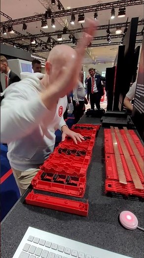 Build a 60mm busbar system in less than 30 seconds 🚀😎 Rittal RiLineX