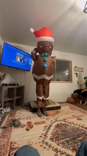 The ultimate gingerbread man prank 🤢🤣 #prankwars #funnyvideo #gingerbreadman #fartspray #funny