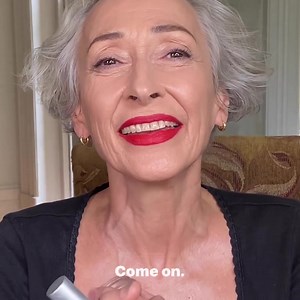 1.5M views · 1.2K reactions | Cult-favorite cream bronzer is all you need for a sun-kissed glow. ⭐️⭐️⭐️⭐️⭐️ "The best bronzer that leaves a perfect natural looking tan and glow, as it's slightly shimmery. Works for my winter and summer shade. Easy to blend and adds great definition to the skin. Haven't used another bronzer in a couple of years!" - Elisa D | rms beauty | Facebook