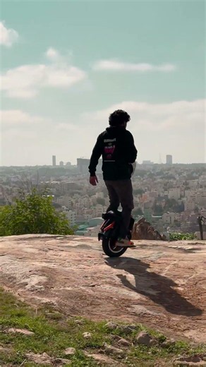 Did you know this unicycle can tackle climbs up to 48°? ⚡Description: