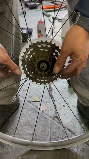 🔧 Two essential tools for cassette removal! #Shimano #Cassette #BikeRepair #YubiClick