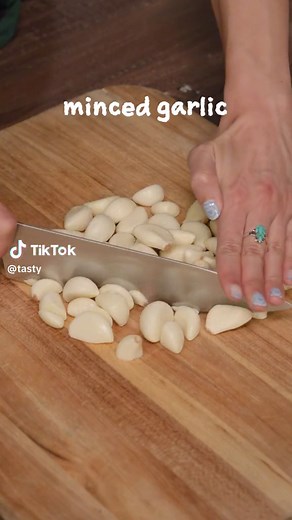 50 Garlic Clove Cheesy Pull Apart Bread perfect to share.... or not 🧄 @Joelle