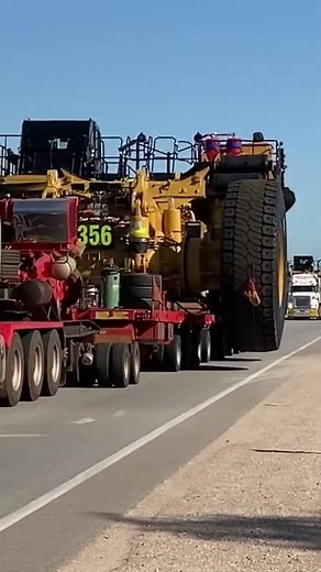 Heavy Haulage Mack Superliner Cat 793F Haul Truck. Full Video Soon.