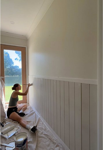 Had a go at doing some diy panelling in the laundry and it turned out better than we thought it would. Watch me now want to do this in every room. #laundry #diypanelling #vjpanelling #reno