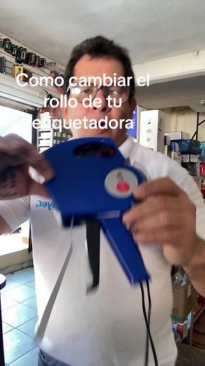 Cómo cambiar el rollo de tu etiquetadora