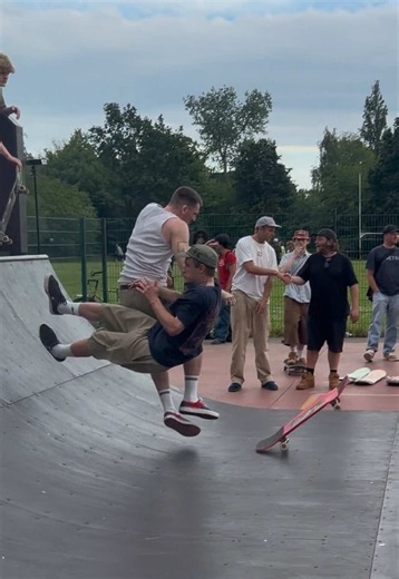 Go skate day in Manchester 🫶🇬🇧 #fyp #skateboarding #fail #elementskateboards #skate