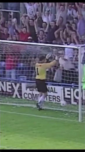 David Beckham’s Legendary Halfway Line Goal! | Wimbledon vs Man United (1996) #classicgoals