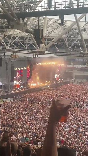 Green Day - Holiday (Olympic Stadium, London for the Hella Mega Tour 24/07/22)