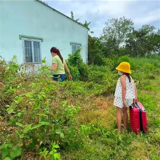 2.7M views · 64K reactions | She Returned to an Abandoned House After 5 Years — What We Found Inside Was Unbelievable #AbandonedHouse #ExtremeCleanup #BeforeAndAfter #SatisfyingTransformation #RestorationStory | Clean The Old House | Facebook