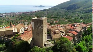 L'antico borgo di Maranola con la sua torre. Formia.