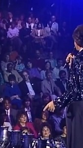 ♪ Neil Diamond - Heartlight (Live) | Frequência Modular