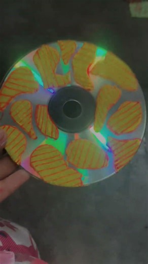 painting on Cds 🤣😁#art #aestheic #artandcraft #diydrawing #cds