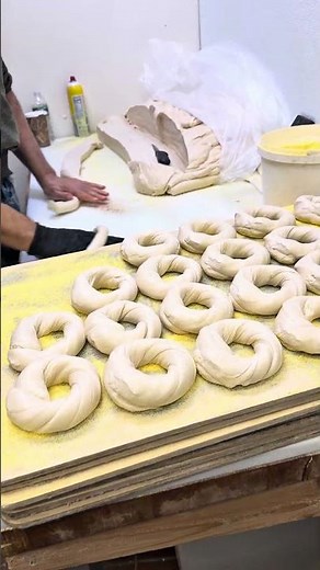🔥 Ever wondered how real bagels are made? Watch the process #bagels #everythingbagel #bageltime
