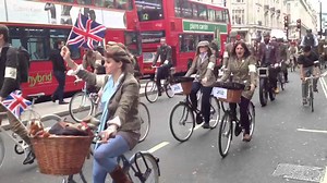 Tweed Run 2013 - London cyclists in tweed