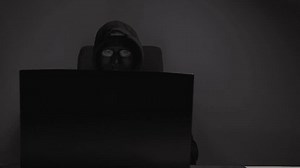 Hacker Man Mask Laptop Identity Theft: stockbeeldmateriaal en -video's (rechtenvrij) 3532466583 | Shutterstock