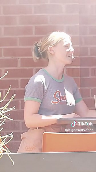 Complaining About Service, Then Tipping $1,000 #thatwasepic #prank #pranks #bigdawstv #socialexperiment