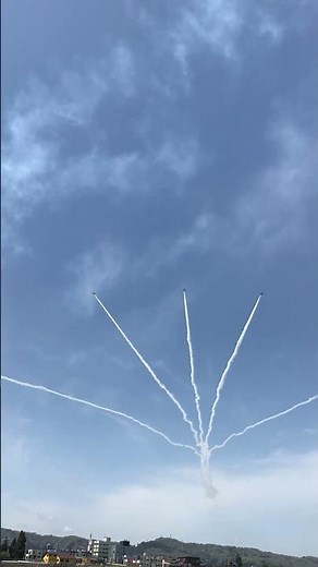 ブルーインパルス 小千谷市｜5機が散開！広がるスモークラインが圧巻【2026.4.19】