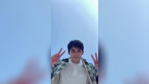 爱情而已❤️吴磊周雨彤纯甜花絮_《爱情而已》片场花絮吴磊双手比耶少年感十足_电视剧