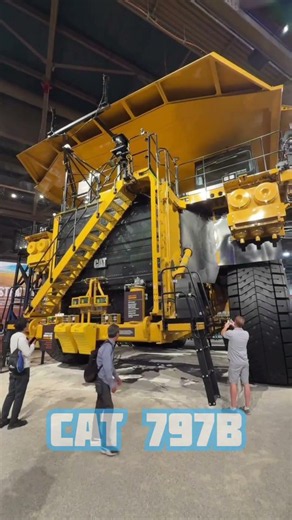 WORLD BIGGEST TRUCK! 😱