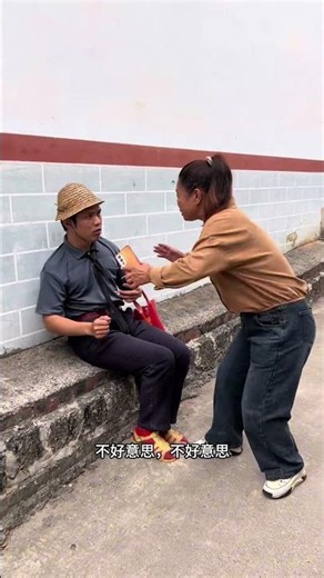 Sorry, I mistook the person. "Rural Zhu Jie" funny skit # Laugh once and laugh again.
