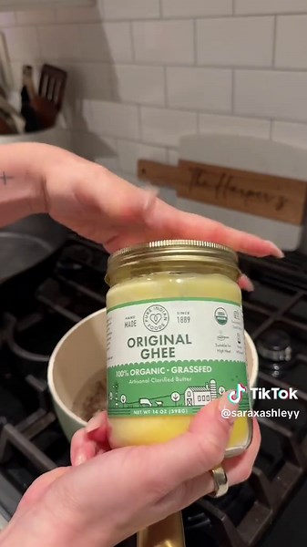 Make dinner with meeee 🫶🏼 this one was a 11/10 cheek slapper 🙂‍↕️ Ingredients for cucumber salad: Cucumber Fire roasted corn Cilantro Honey ACV EVOO Sea salt Ingredients for chicken: Chicken breast Coconut aminos Avocado oil (to base cast iron) Lotssssss of fresh garlic Honey Lime juice Sea salt Pepper Garlic powder #antiinflammatorydiet #healthyrecipes #healthydinner #easydinnerideas